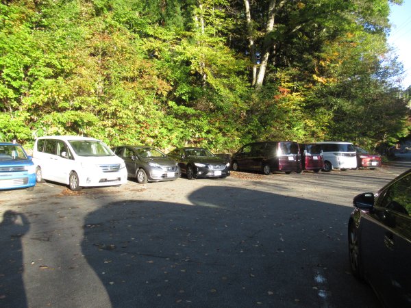 尾根コース登山口 駐車場